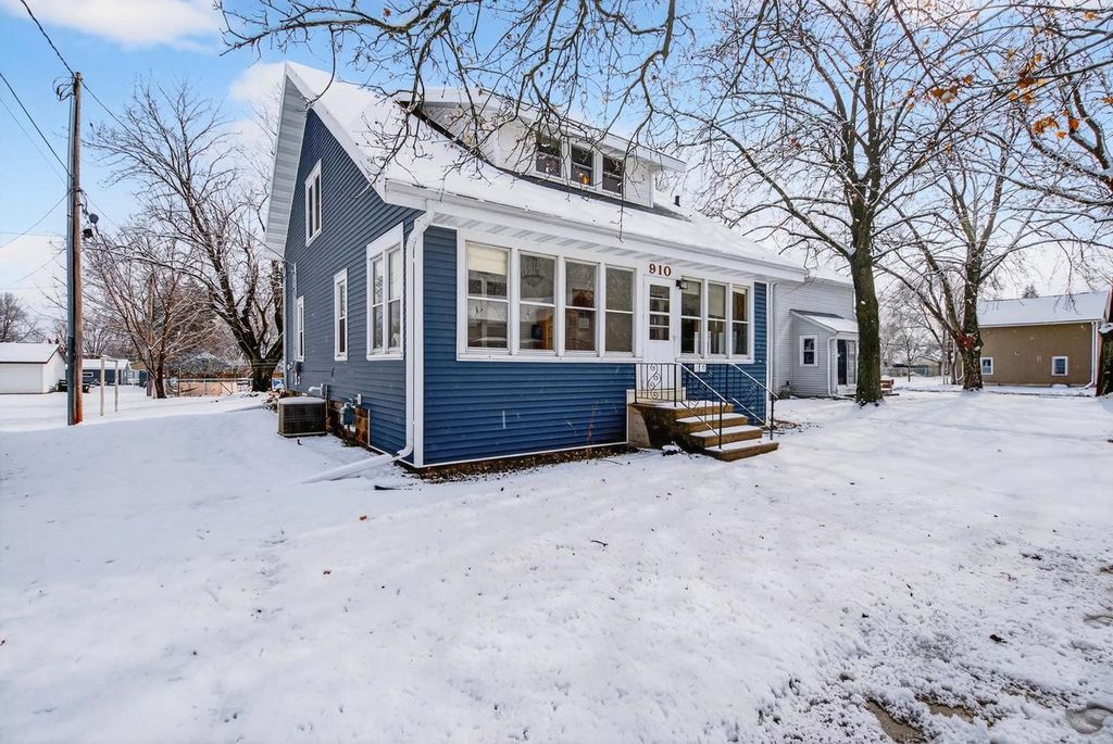 Photo of 910 Algoma STREET, New London, WI 54961 (MLS # 50321450)