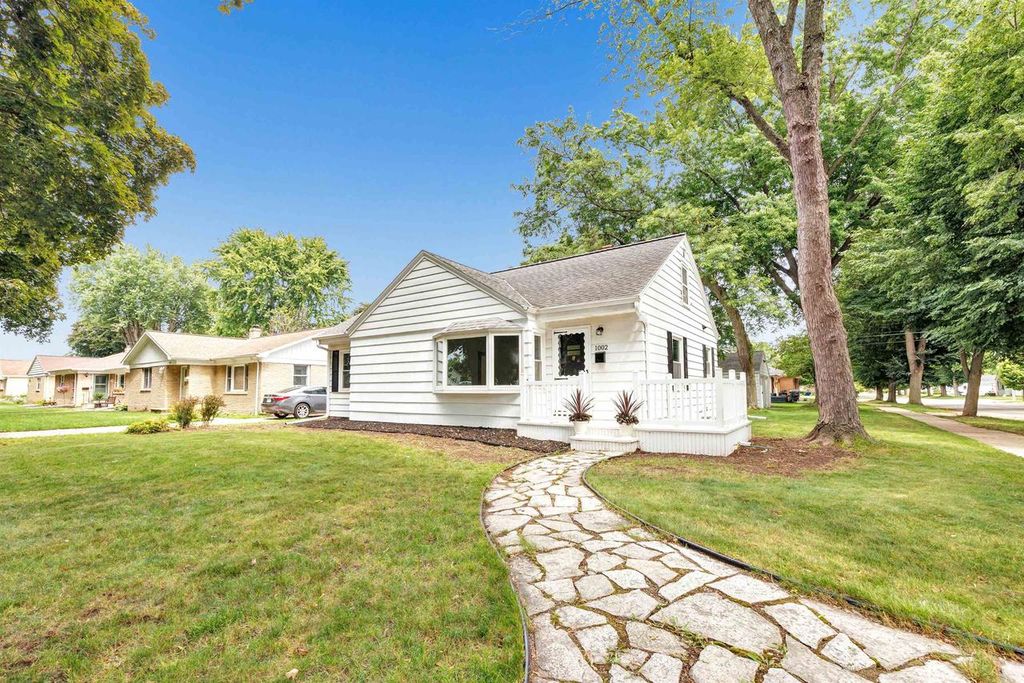 Photo of 1002 Winford AVENUE, Green Bay, WI 54303 (MLS # 50328845)
