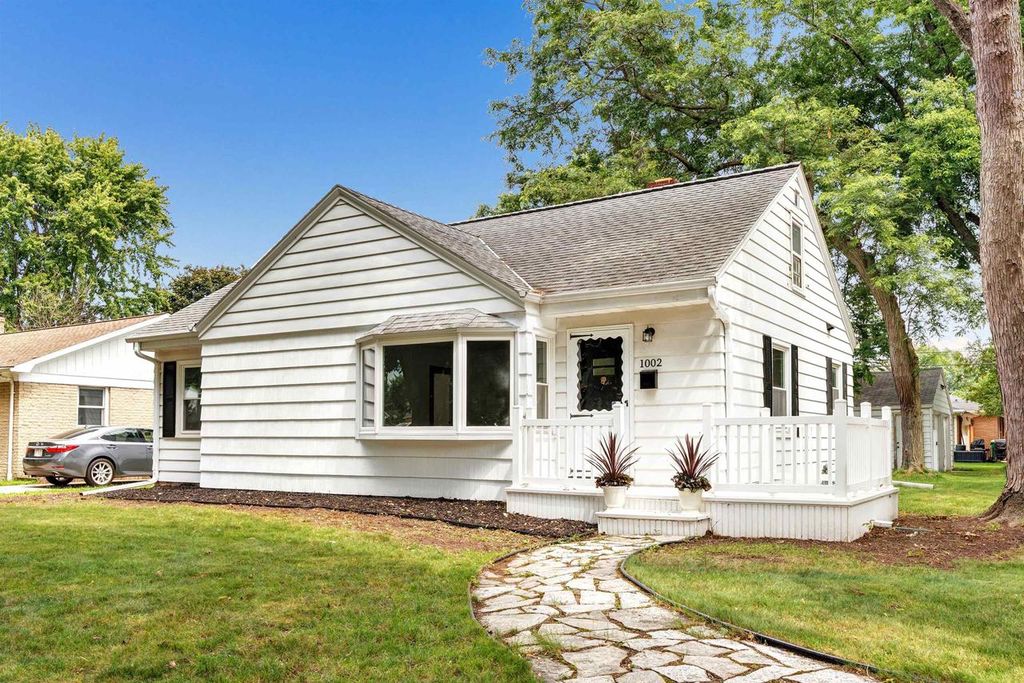 Photo of 1002 Winford AVENUE, Green Bay, WI 54303 (MLS # 50328845)
