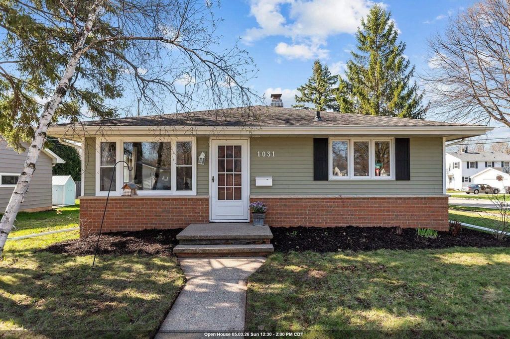 Photo of 1031 W Roberts AVENUE, Appleton, WI 54914 (MLS # 50324038)