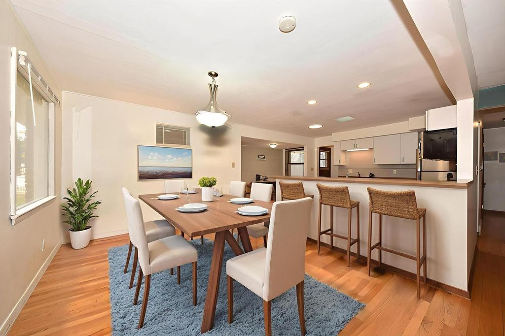 Photo of 5607 N Argyle AVENUE, Glendale, WI 53209 (MLS # 1946921)