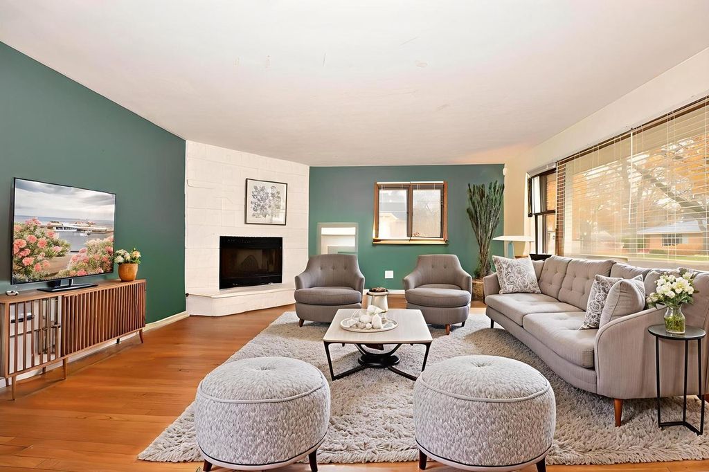 Photo of 5607 N Argyle AVENUE, Glendale, WI 53209 (MLS # 1946921)