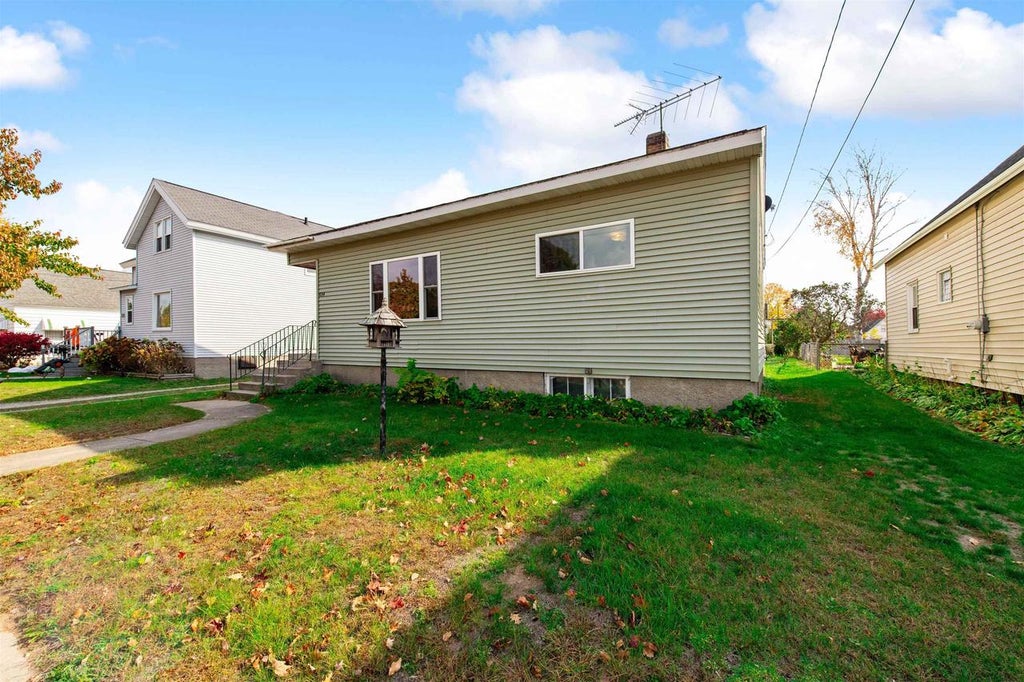 Photo of 1034 Jackson STREET, Marinette, WI 54143 (MLS # 50334948)