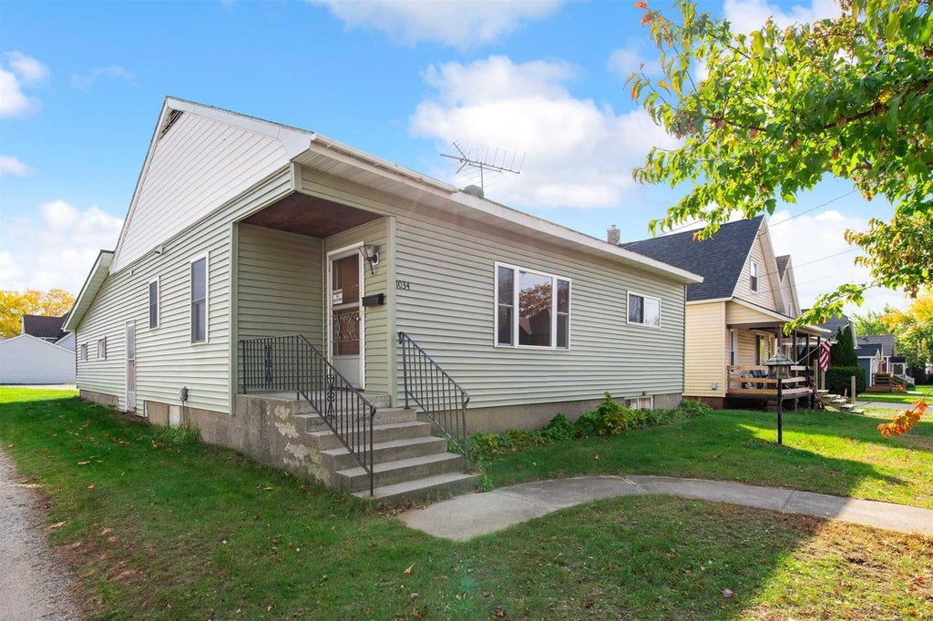 Photo of 1034 Jackson STREET, Marinette, WI 54143 (MLS # 50334948)