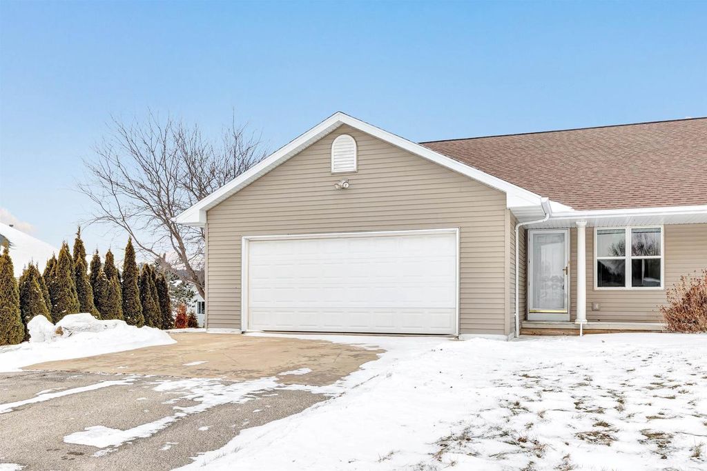 Photo of 1926 River Hill COURT, Suamico, WI 54313 (MLS # 50320305)
