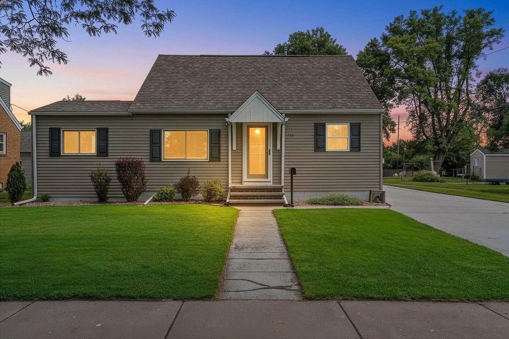 Photo of 712 E 3rd STREET, Kimberly, WI 54136 (MLS # 50329163)