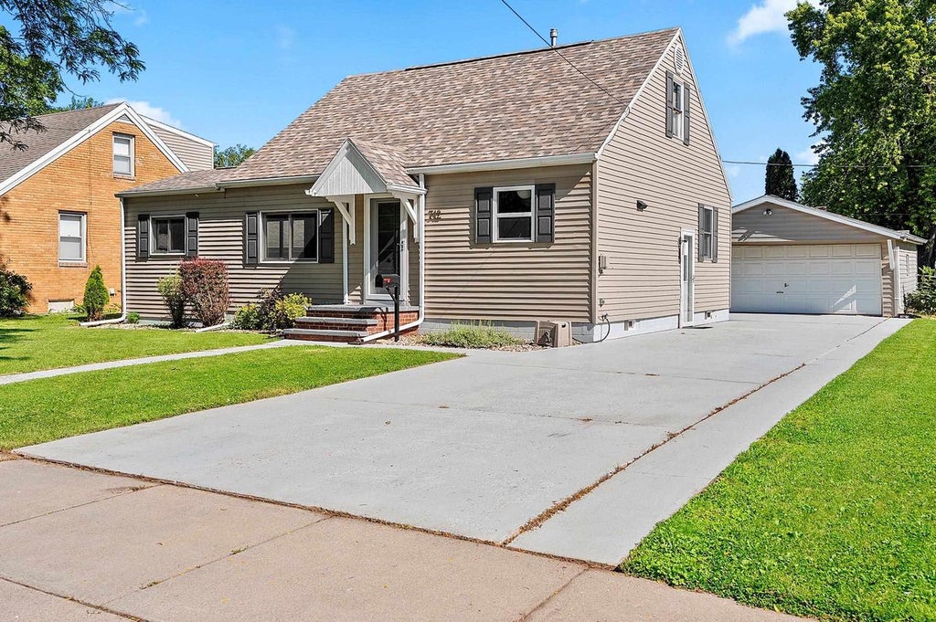 Photo of 712 E 3rd STREET, Kimberly, WI 54136 (MLS # 50329163)