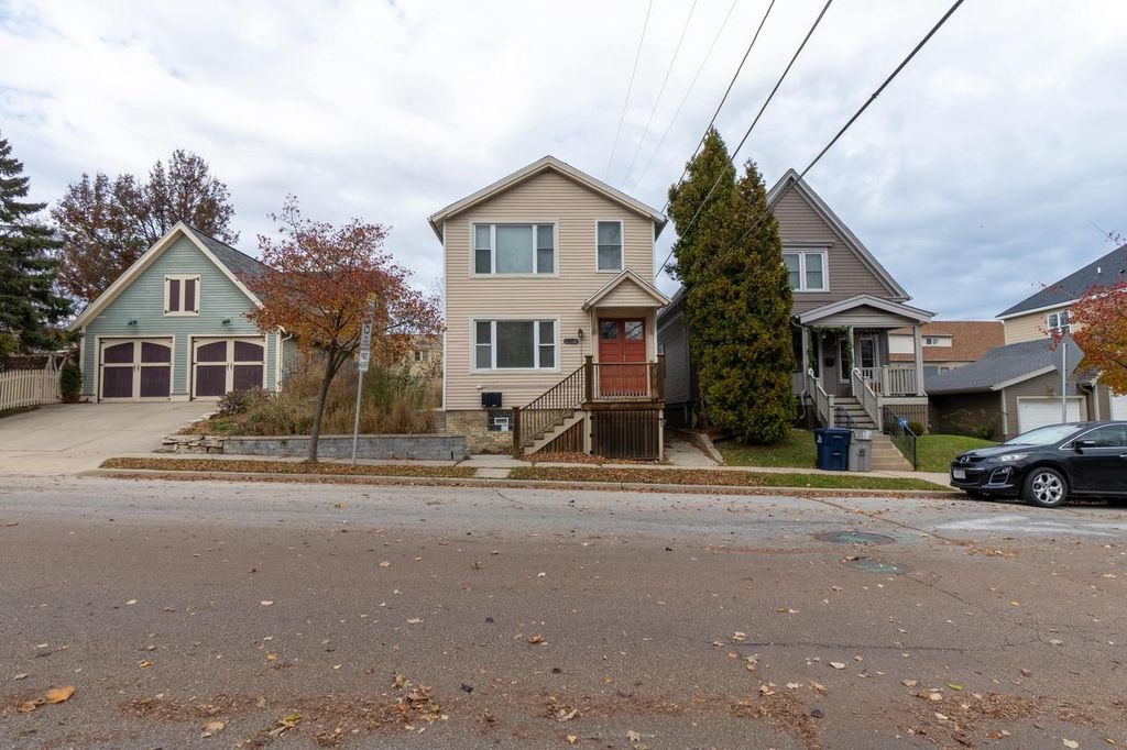 Photo of 216 E Brown STREET, Milwaukee, WI 53212 (MLS # 1946689)