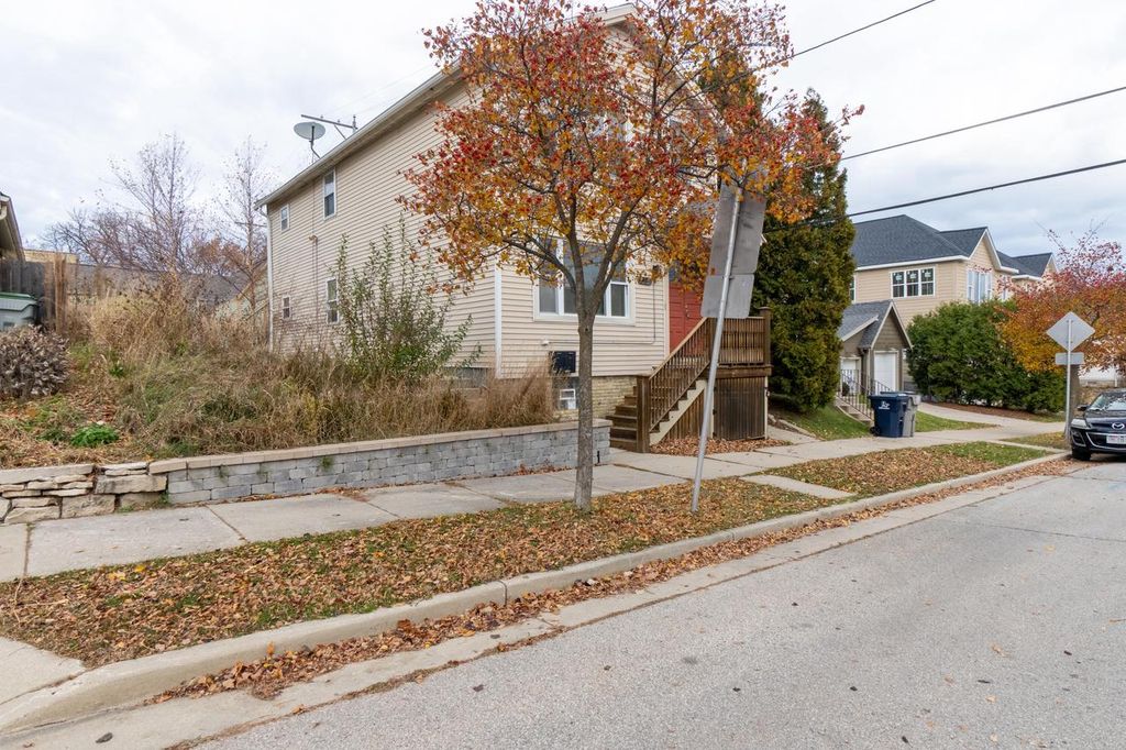 Photo of 216 E Brown STREET, Milwaukee, WI 53212 (MLS # 1946689)