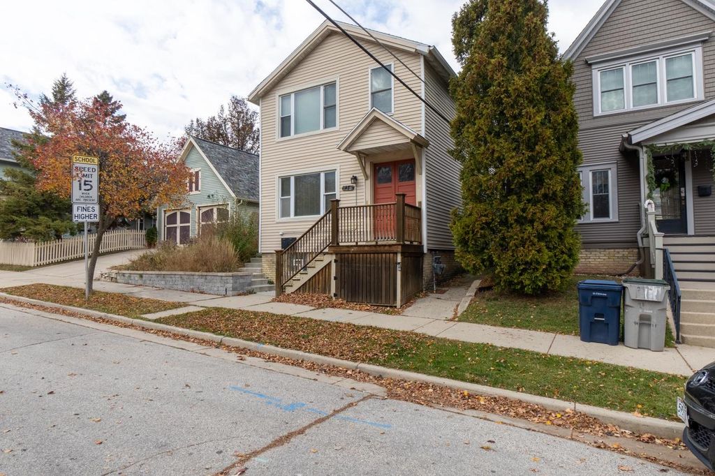 Photo of 216 E Brown STREET, Milwaukee, WI 53212 (MLS # 1946689)