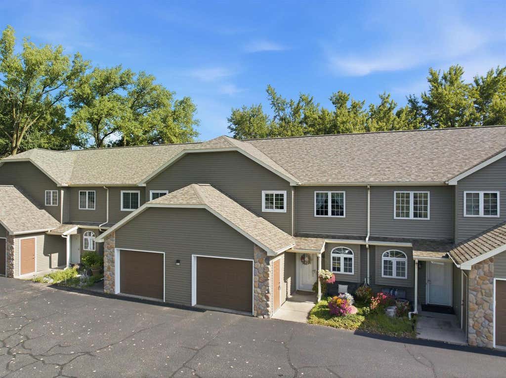 Photo of 1066 Hillside DRIVE #4, Wisconsin Dells, WI 53965 (MLS # 2030044)