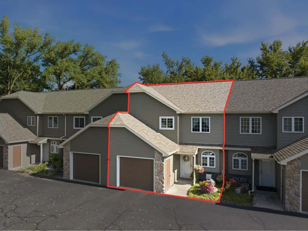 Photo of 1066 Hillside DRIVE #4, Wisconsin Dells, WI 53965 (MLS # 2030044)
