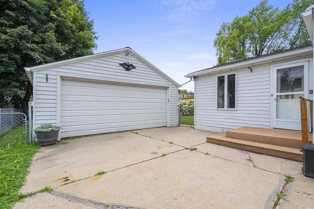 Photo of 1139 Kellogg STREET, Green Bay, WI 54303 (MLS # 50330864)
