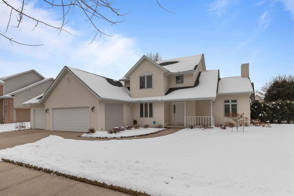 Photo of 3034 E Fallcreek LANE, Appleton, WI 54913 (MLS # 50319433)