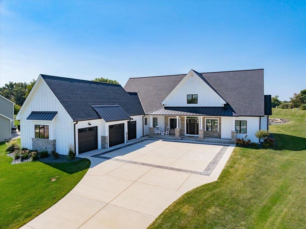 Photo of 2231 Wooded Ridge TRAIL, Cottage Grove, WI 53527 (MLS # 2016215)