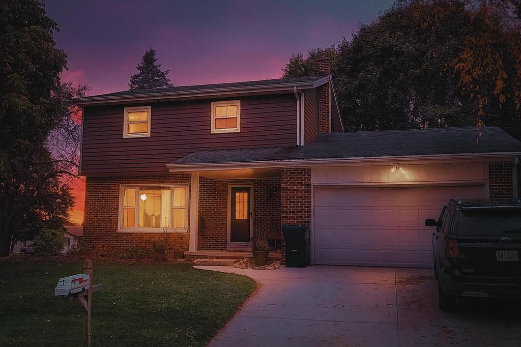 Photo of 125 Bluebird COURT, Fredonia, WI 53021 (MLS # 1939923)