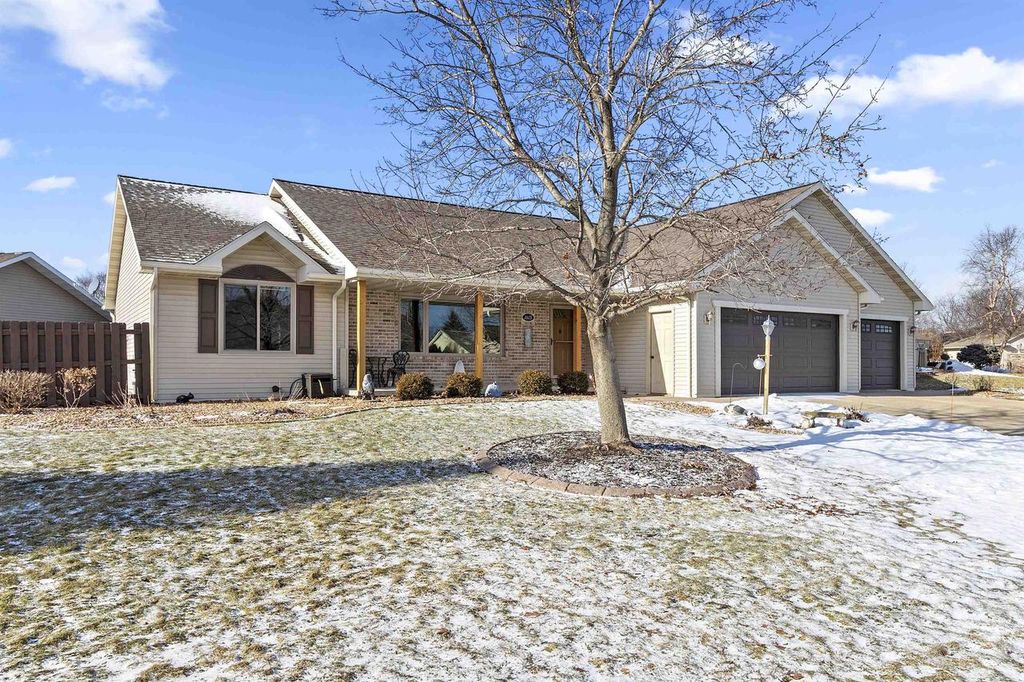 Photo of 1615 Shallow Creek COURT, Green Bay, WI 54313 (MLS # 50320020)