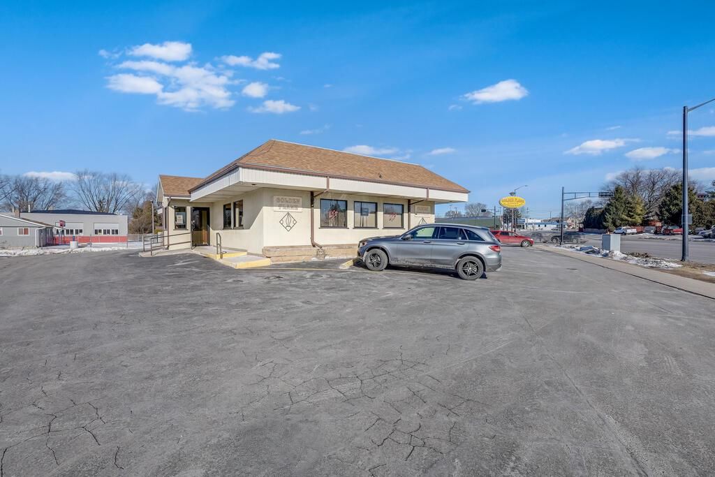 Photo of 2604 Custer STREET, Manitowoc, WI 54220 (MLS # 1953677)