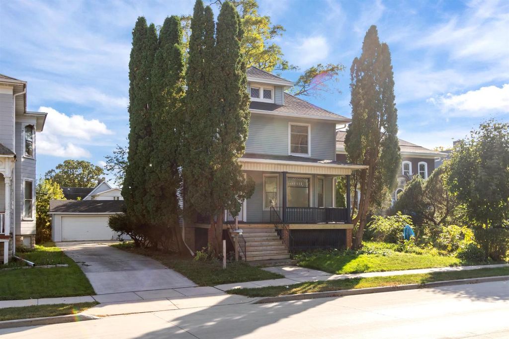 Photo of 100 W Division STREET, Fond Du Lac, WI 54935 (MLS # 50316501)