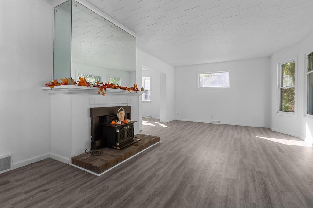 Photo of 100 W Division STREET, Fond Du Lac, WI 54935 (MLS # 50316501)