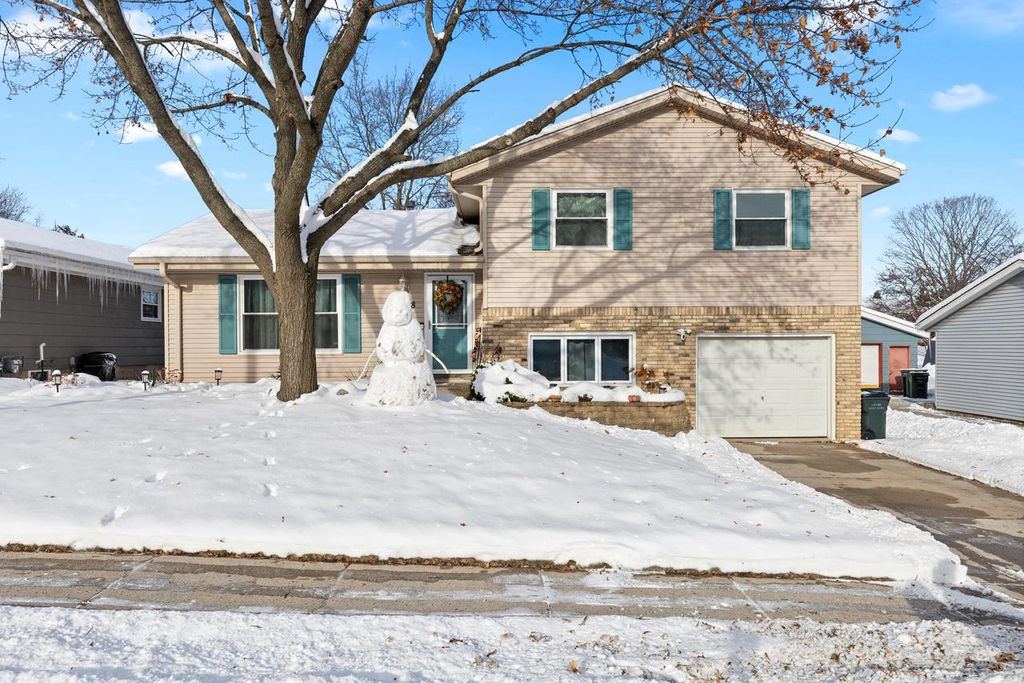 Photo of 2008 Lenora DRIVE, West Bend, WI 53090 (MLS # 1945065)