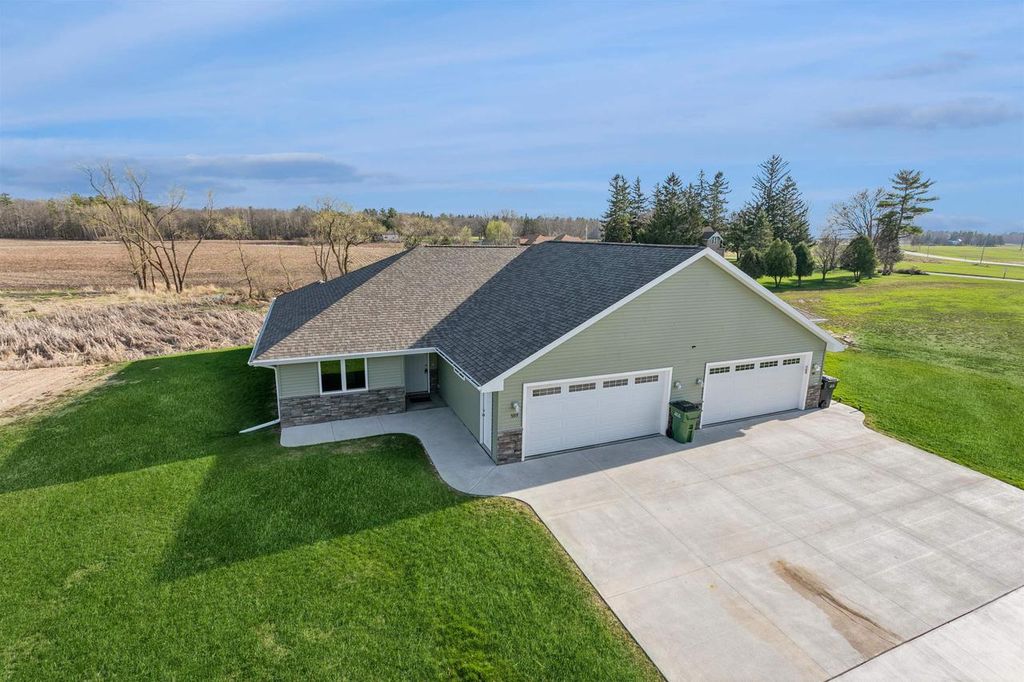 Photo of 559 Summer DRIVE, Brillion, WI 54110 (MLS # 50324108)