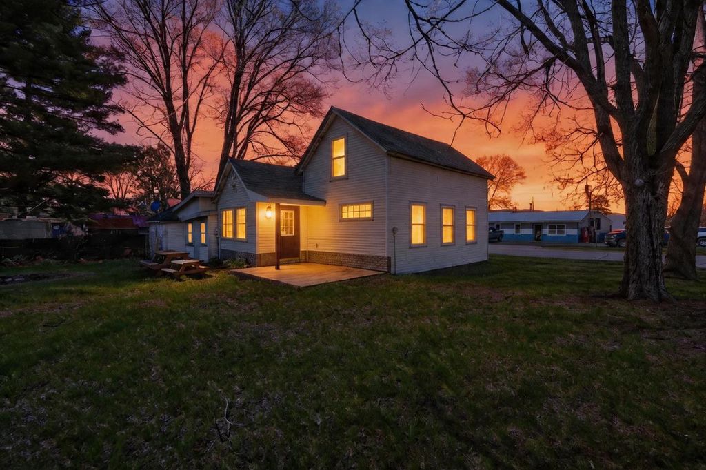 Photo of 400 Chestnut STREET, Boscobel, WI 53805 (MLS # 2021278)