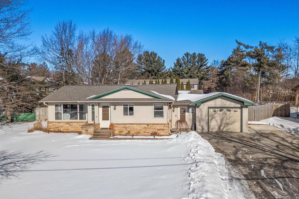 Photo of 2800 River DRIVE, Plover, WI 54467 (MLS # 22600534)