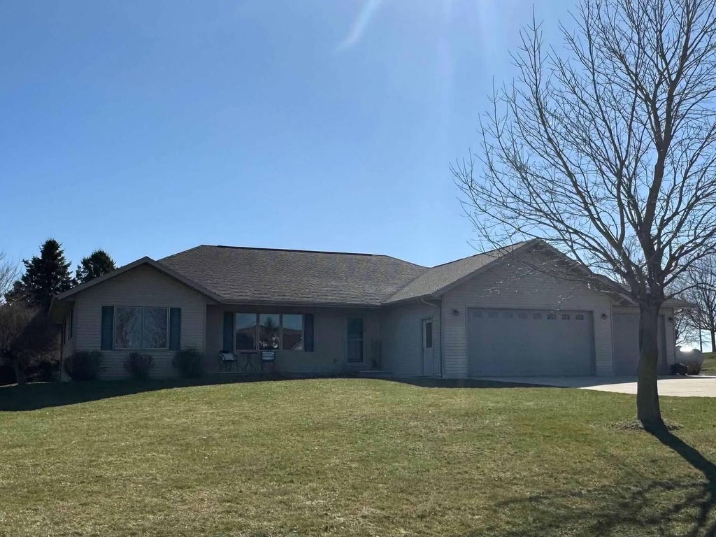 Photo of W8314 Hawkview CIRCLE, Fond Du Lac, WI 54937 (MLS # 50330354)