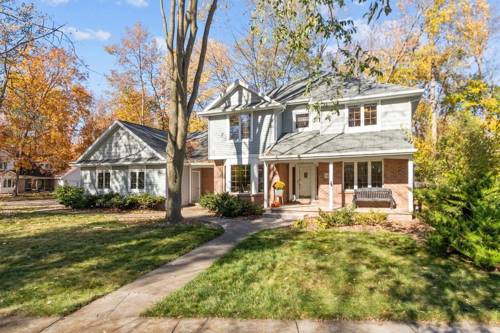 Photo of 2800 Schaefer CIRCLE, Appleton, WI 54915 (MLS # 50317425)