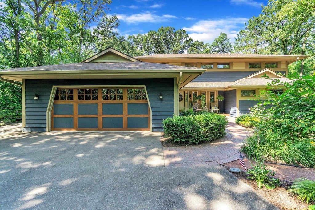 Photo of 933 Indiana AVENUE #1105 A S 10th St, Sheboygan, WI 53081 (MLS # 1940044)