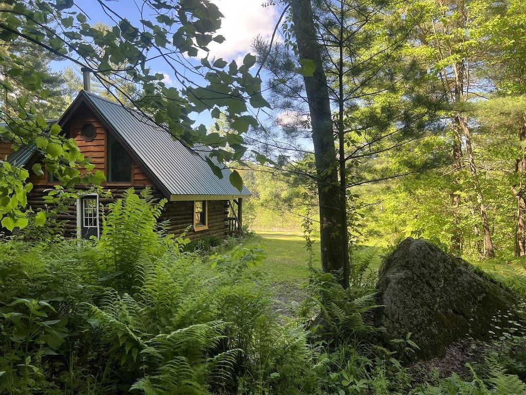 Photo of W154N10077 Moonlite DRIVE, Germantown, WI 53022 (MLS # 1945186)