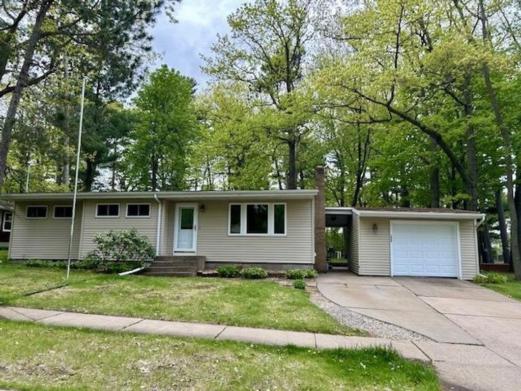 Photo of 205 Everest DRIVE, Rothschild, WI 54474 (MLS # 22602286)