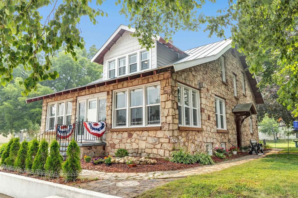 Photo of 109 E Wisconsin STREET, Weyauwega, WI 54983 (MLS # 50329485)