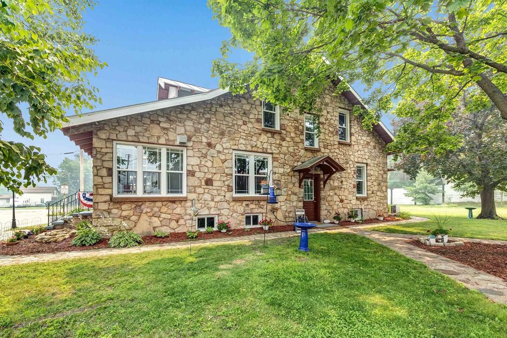 Photo of 109 E Wisconsin STREET, Weyauwega, WI 54983 (MLS # 50329485)