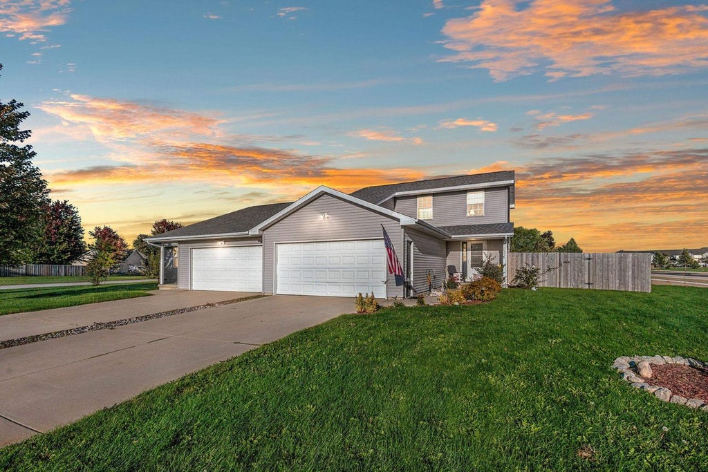 Photo of 2633 van View STREET, Green Bay, WI 54311 (MLS # 50333857)