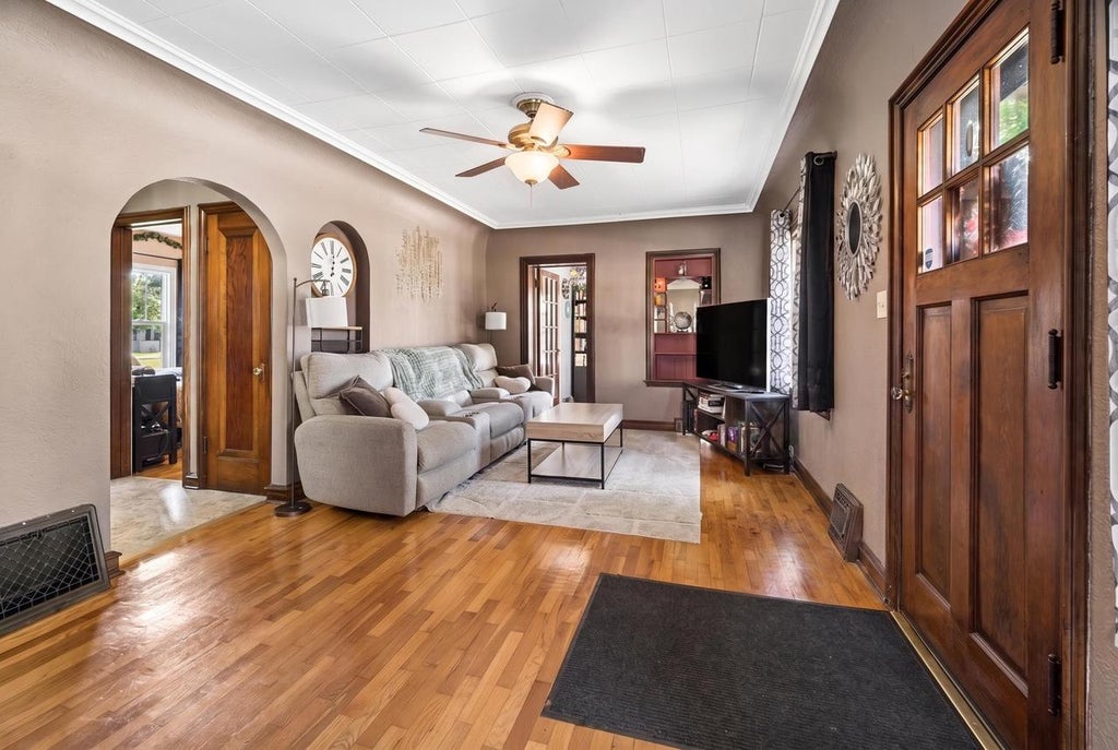 Photo of 303 W Forest AVENUE, Neenah, WI 54956 (MLS # 50331766)