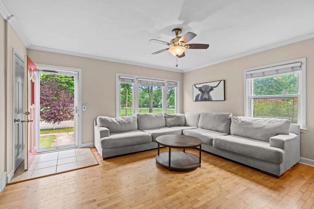 Photo of 423 E Harrison STREET, Appleton, WI 54915 (MLS # 50330839)