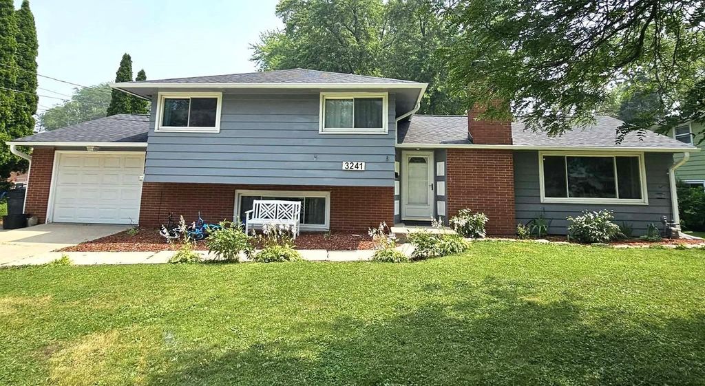 Photo of 3241 S Clay STREET, Green Bay, WI 54301 (MLS # 50329382)