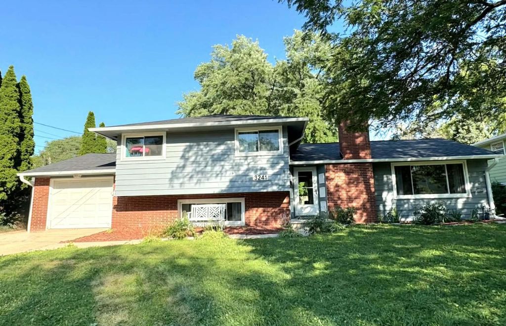 Photo of 3241 S Clay STREET, Green Bay, WI 54301 (MLS # 50329382)