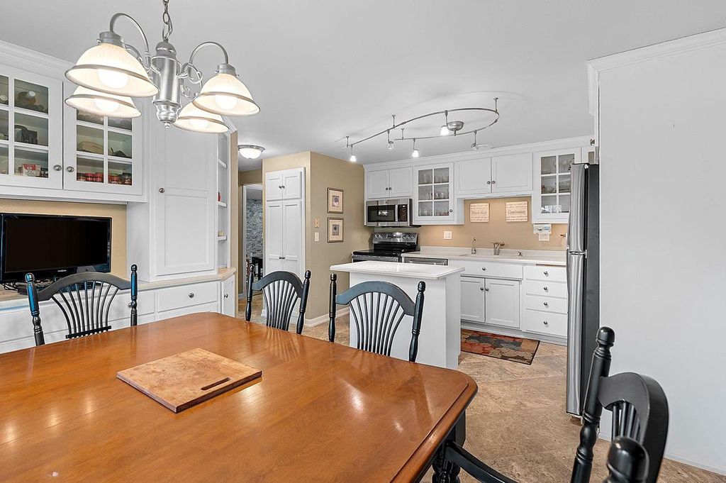 Photo of 1335 Ridgeway BOULEVARD, De Pere, WI 54115 (MLS # 50324515)