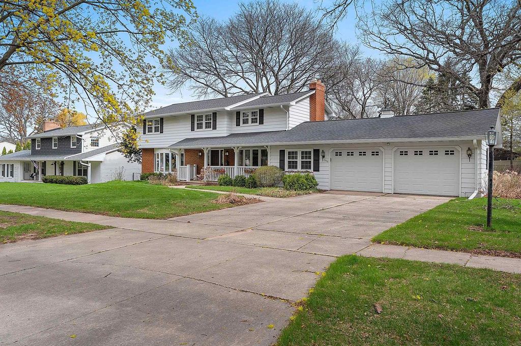 Photo of 1335 Ridgeway BOULEVARD, De Pere, WI 54115 (MLS # 50324515)