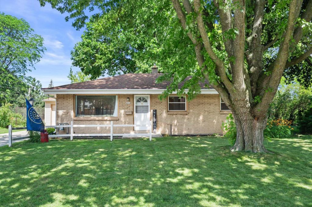 Photo of 6830 W Plainfield AVENUE, Greenfield, WI 53220 (MLS # 1969881)