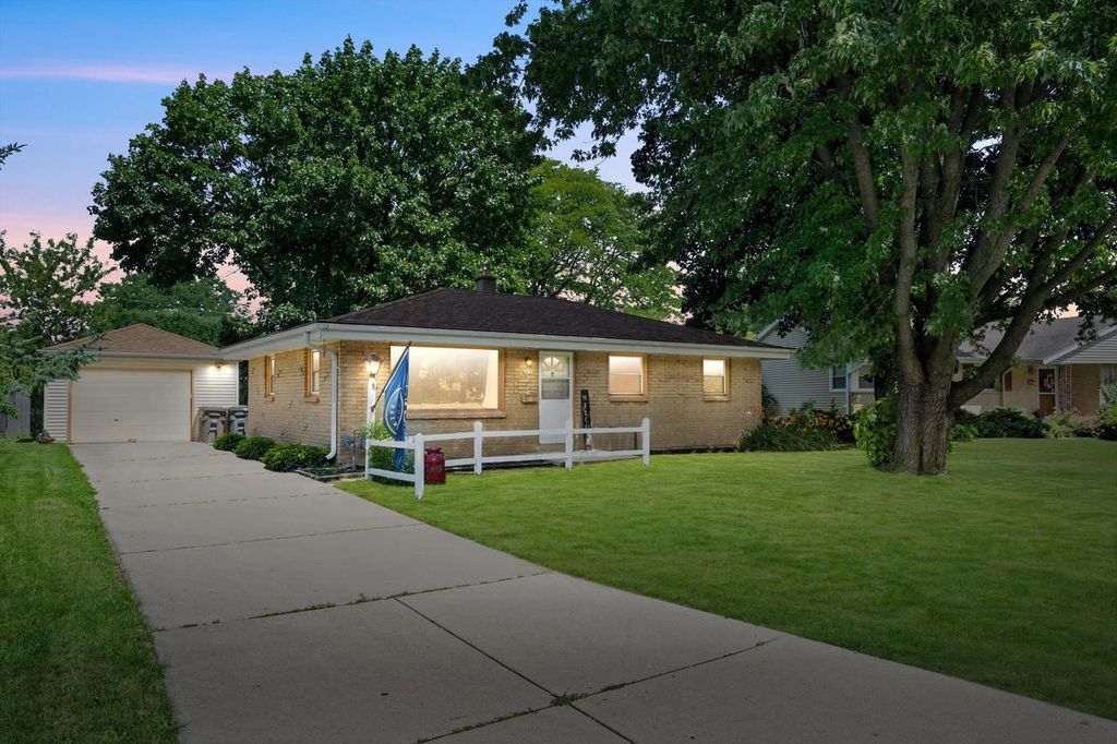 Photo of 6830 W Plainfield AVENUE, Greenfield, WI 53220 (MLS # 1969881)