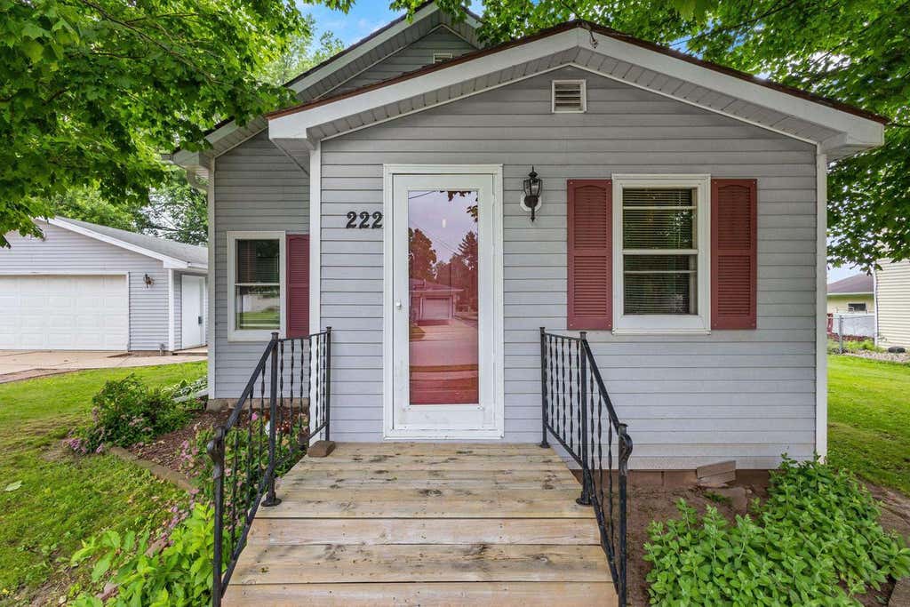 Photo of 222 Pine STREET, Wrightstown, WI 54180 (MLS # 50328317)