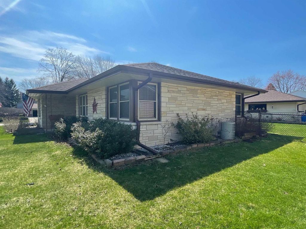 Photo of W240N6291 Maple AVENUE, Sussex, WI 53089 (MLS # 2020366)