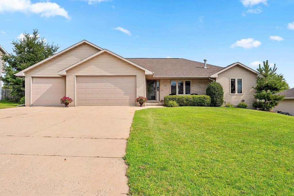 Photo of 3182 Primrose LANE, Green Bay, WI 54313 (MLS # 50330965)