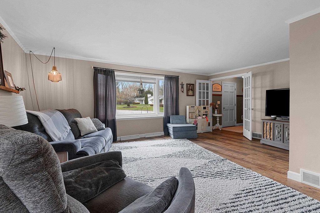 Photo of 525 E Briar LANE, Green Bay, WI 54301 (MLS # 50324682)
