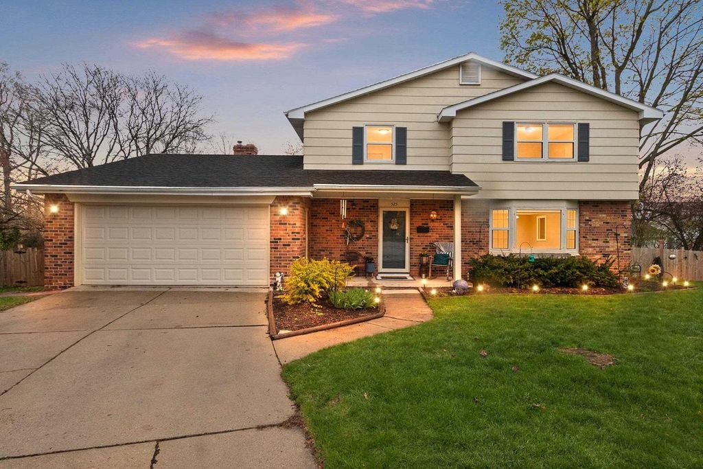 Photo of 525 E Briar LANE, Green Bay, WI 54301 (MLS # 50324682)