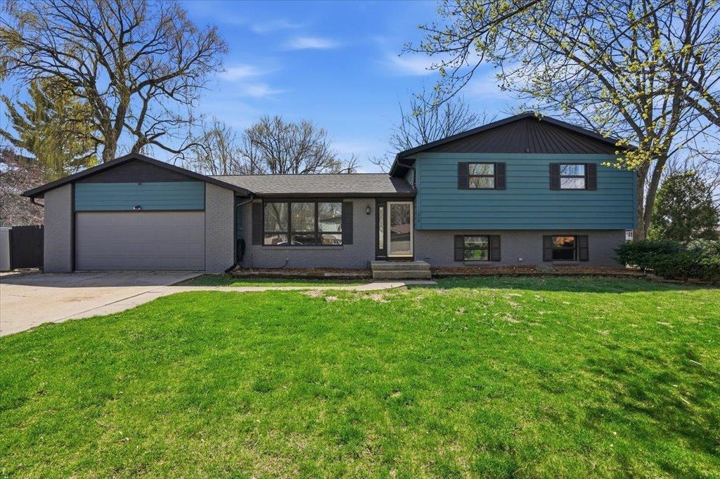 Photo of 1515 Calico LANE, Sun Prairie, WI 53590 (MLS # 2020799)